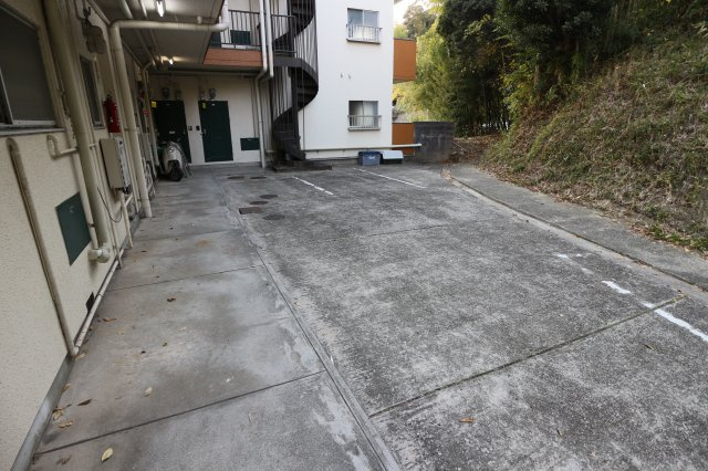 中西マンションの駐車場