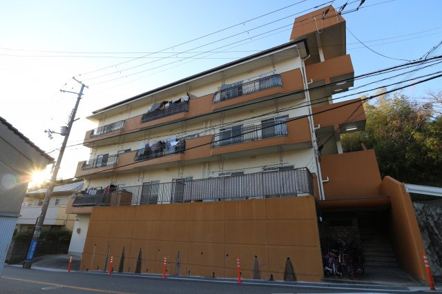 中西マンションの外観
