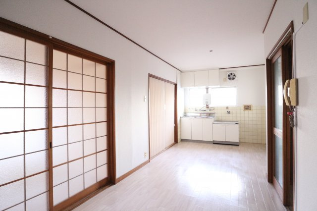 中西マンションの居間・リビング