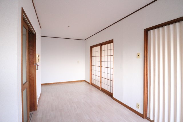中西マンションの居間・リビング