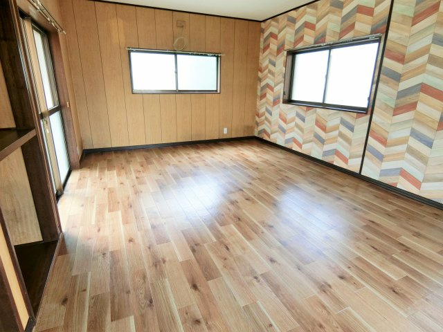 高津戸町貸家の洋室