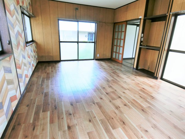 高津戸町貸家の洋室