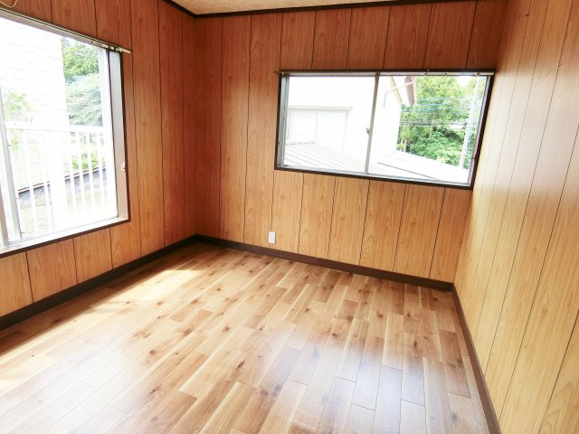 高津戸町貸家の洋室