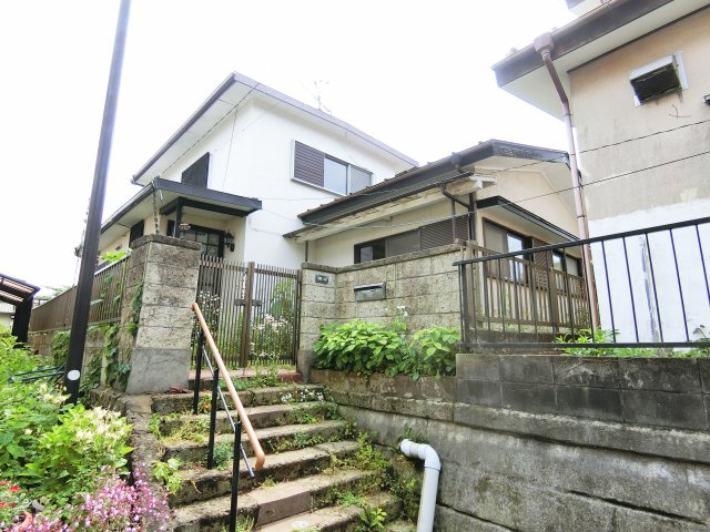 高津戸町貸家