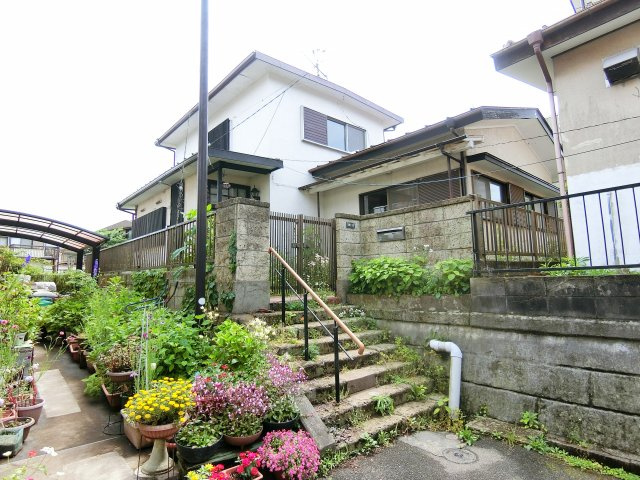 高津戸町貸家の外観