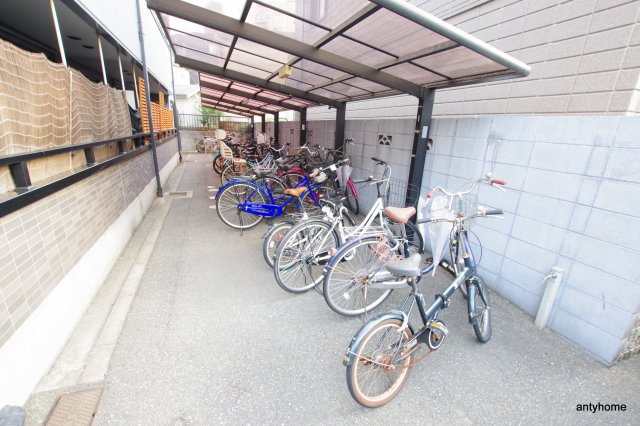 シャトレー新大阪の駐車場