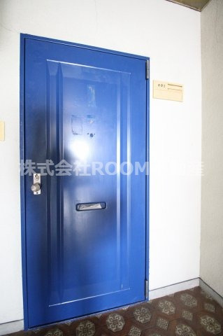 丸久第10ビルの玄関|明るい玄関です