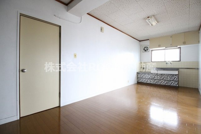 丸久第10ビルの居間・リビング