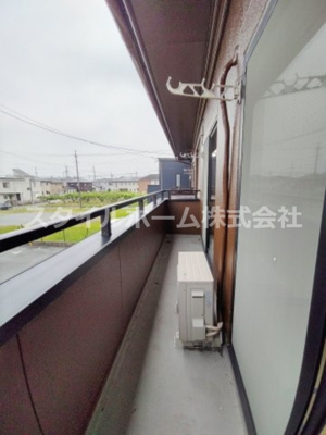 【バルコニー】 | サンライズフジC | 外からの目が気にならないバルコニーで洗濯物が干せます