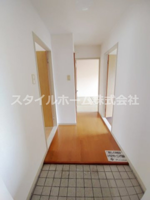 【玄関】 | サンライズフジC | 明るい玄関です