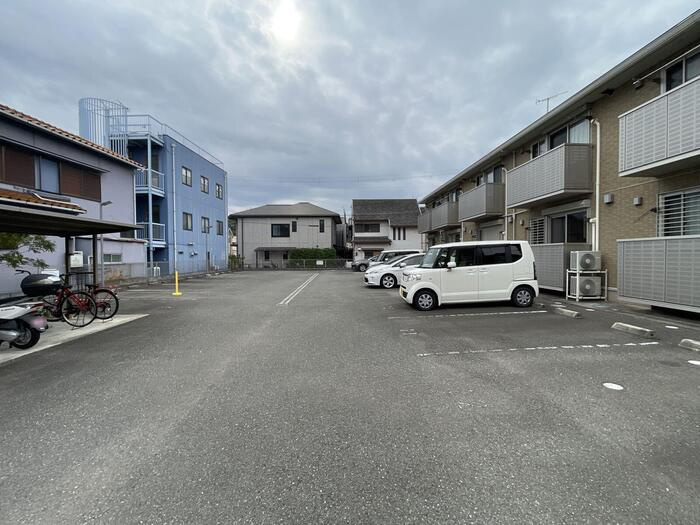 ルナ・クレシエンテの駐車場