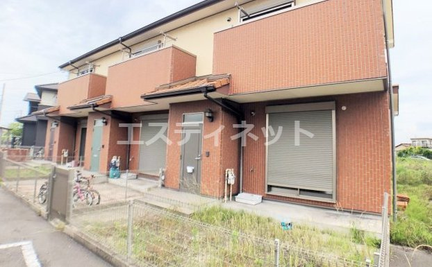 花井メゾネット借家の外観