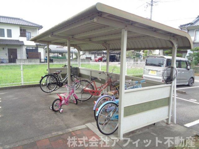 【その他共用部分】 | ミレニアムコート | 屋根付き駐輪場