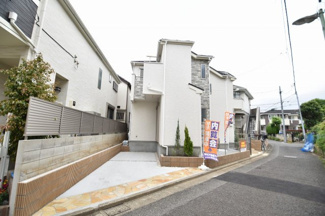 【前面道路含む現地写真】 | 現地見学や資料請求などお気軽にお問合わせ下さい。
周辺環境とあわせて現地ご案内致します。