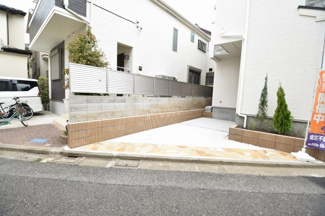 【前面道路含む現地写真】 | 閑静な住宅街で落ち着いた雰囲気です。お客様のご都合でいつでもご内覧可能で御座います。