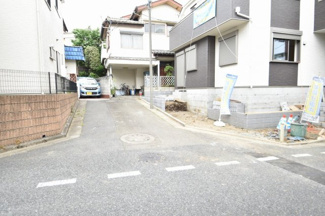 【前面道路含む現地写真】 | 現地見学や資料請求などお気軽にお問合わせ下さい。
周辺環境とあわせて現地ご案内致します。