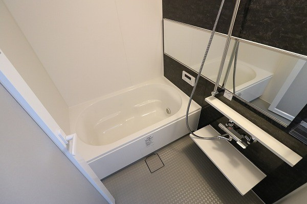 コンフォールパレ新町二条の浴室