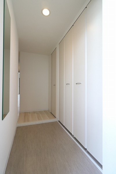 コンフォールパレ新町二条の玄関