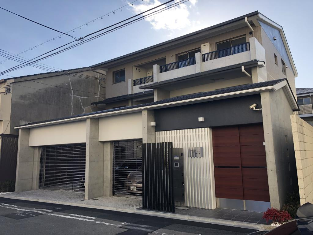 コンフォールパレ新町二条の外観