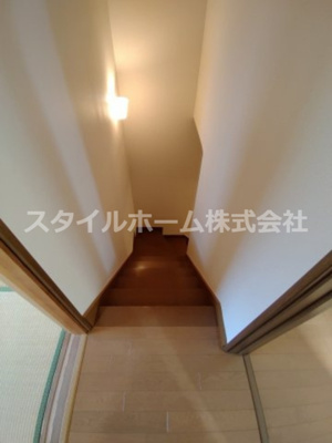 【設備】 | グレイスヴィラ Ｂ棟 | 1階2階の階段です