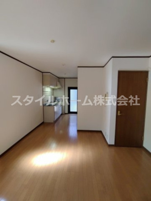 【居間・リビング】 | グレイスヴィラ Ｂ棟 | こちらのリビングで趣味の時間をお楽しみください