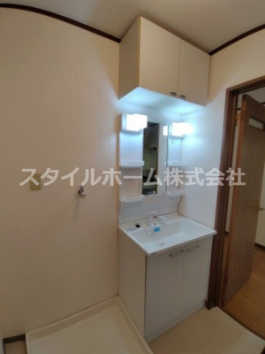 【洗面所】 | グレイスヴィラ Ｂ棟 | 広い洗面スペース