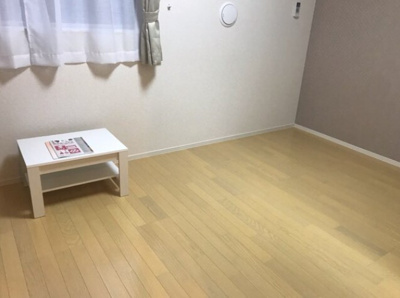 【居間・リビング】 | アーク東向島 | 1階はフローリング、2階以上はカーペットタイプとなります。