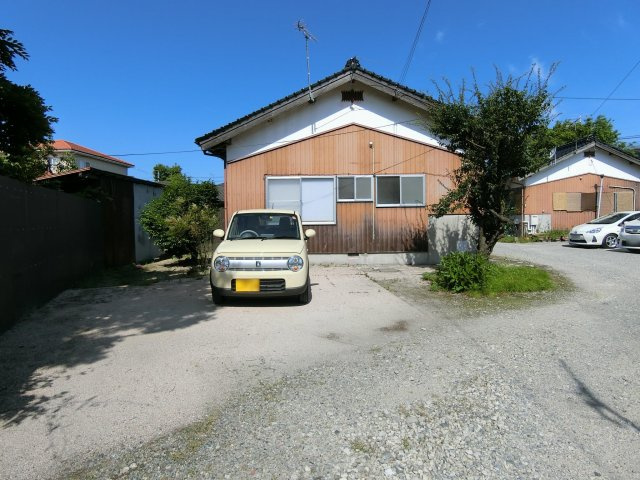 上後藤5丁目貸家の駐車場