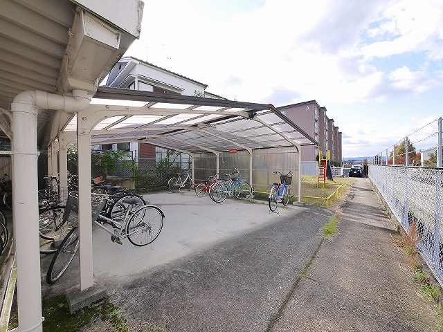 紀寺ハイムAのその他共用部分|ゆったりとした駐輪スペース