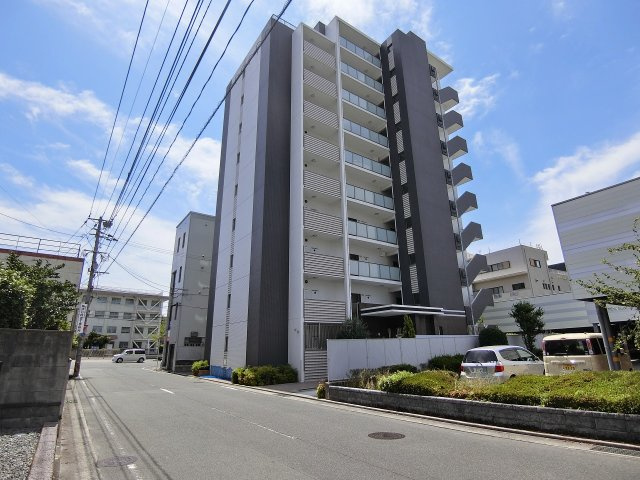 ラフレシーサ医大通りの外観|市役所に近く道幅も広い場所にある為、好立地です♪