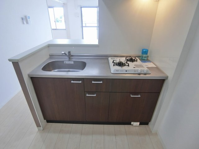 ラフレシーサ医大通りのキッチン|2口タイプのコンロ♪溝が無いのでお掃除もらくらくです！