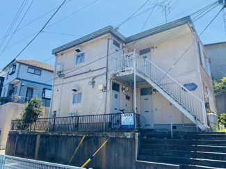 【外観】 | 小田急線「柿生」駅より徒歩9分！駅前にはスーパーやコンビニがあり生活しやすい♪「新百合ヶ丘」駅からも徒歩圏内で便利な立地の2階建てアパートです♪
