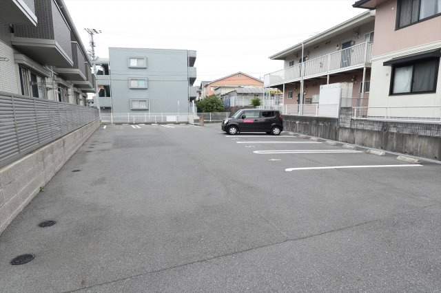 アクシア・プルミエールⅠの駐車場