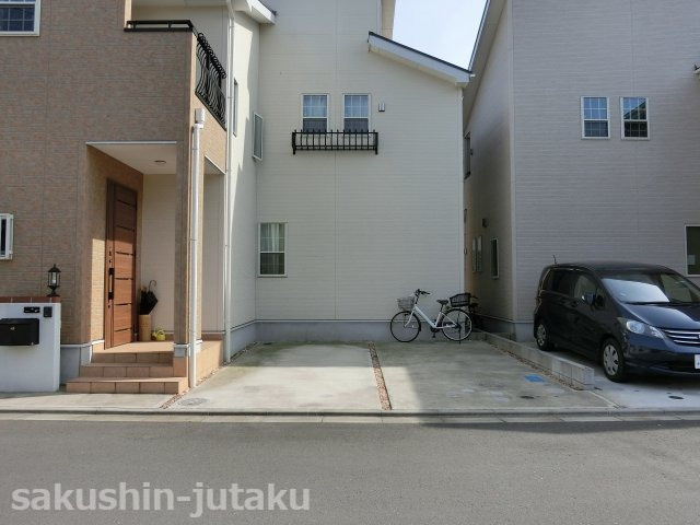 東習志野１丁目　中古戸建の駐車場|カースペースは横置き２台