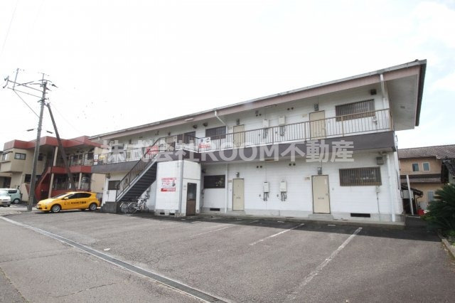 ベルハウスの駐車場