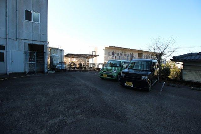 クローバーⅢの駐車場|駐車場があるので、車を買う予定の方も安心です