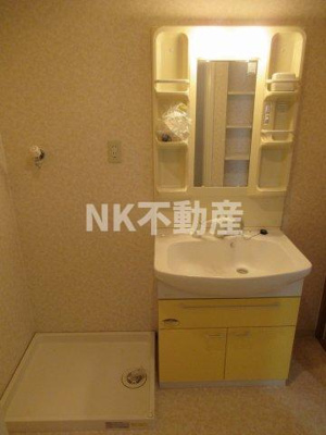 【洗面所】 | カーサリーヴァ（新石切賃貸） | コンパクトで使いやすい洗面所