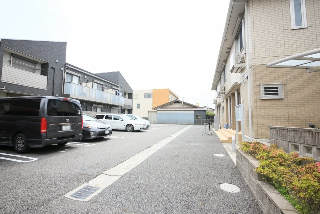 クリプトメリアの駐車場