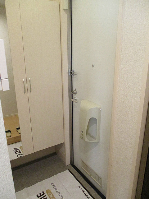 ミキハイツの玄関