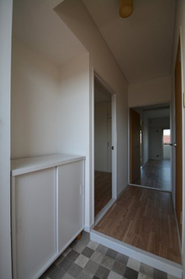 【居間・リビング】 | 錦プラザビル | 明るい玄関です