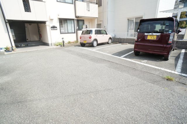 フローラヒロの駐車場