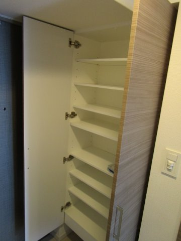 大阪市淀川区新高３丁目の賃貸マンションの収納