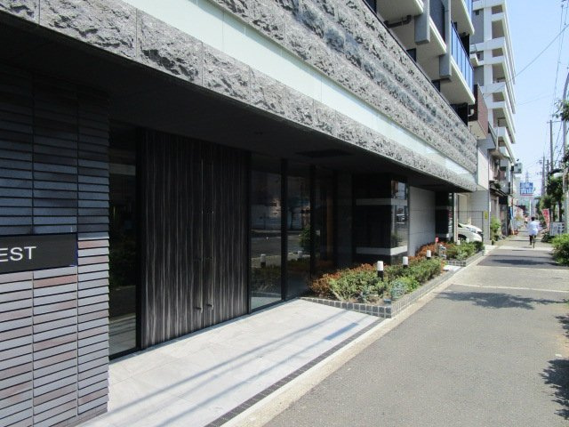 大阪市淀川区新高３丁目の賃貸マンションのエントランス