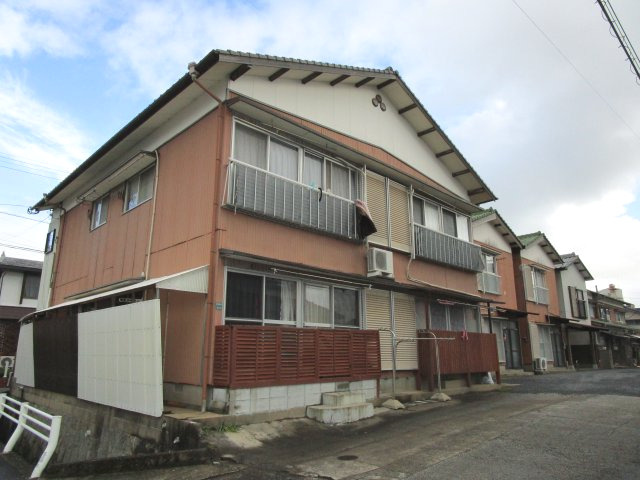唐津市和多田南先石のアパートの外観