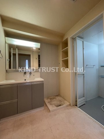 Ciel・D東梅田の洗面所|明るい洗面所です