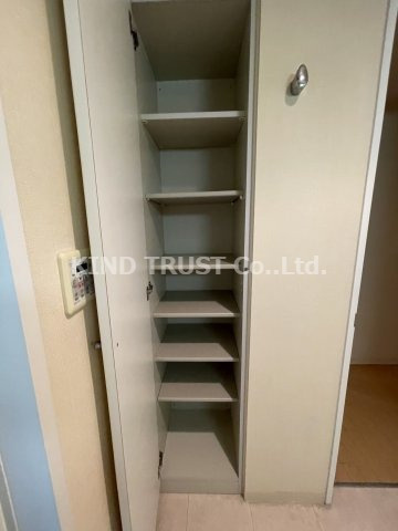 Ciel・D東梅田の洗面所|洗面所の収納スペースです