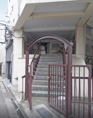 【エントランス】 | 善隣会館
