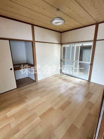 コアシコウチの洋室