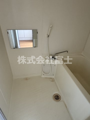 コアシコウチの浴室