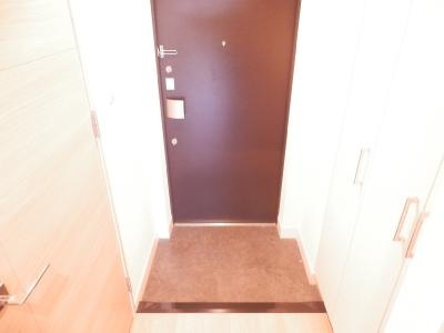 プレサンス京都四条烏丸響の玄関